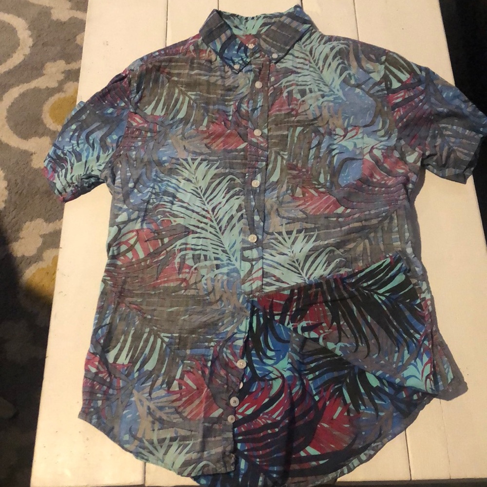 Men’s tropical button up.